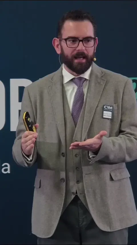 Massimiliano Böhm sul palco del CRM Strategy Forum