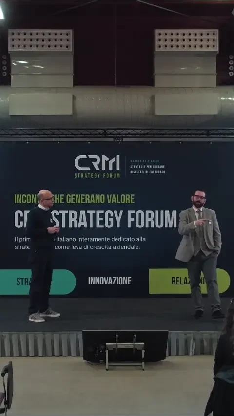 Massimiliano Böhm durante il confronto sul palco del CRM Strategy Forum